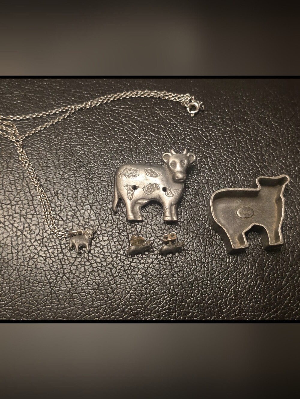 Torino Farm Cow-Pewter/Antique/Silver/Americana/Pin/Jewelry Earring & Necklace